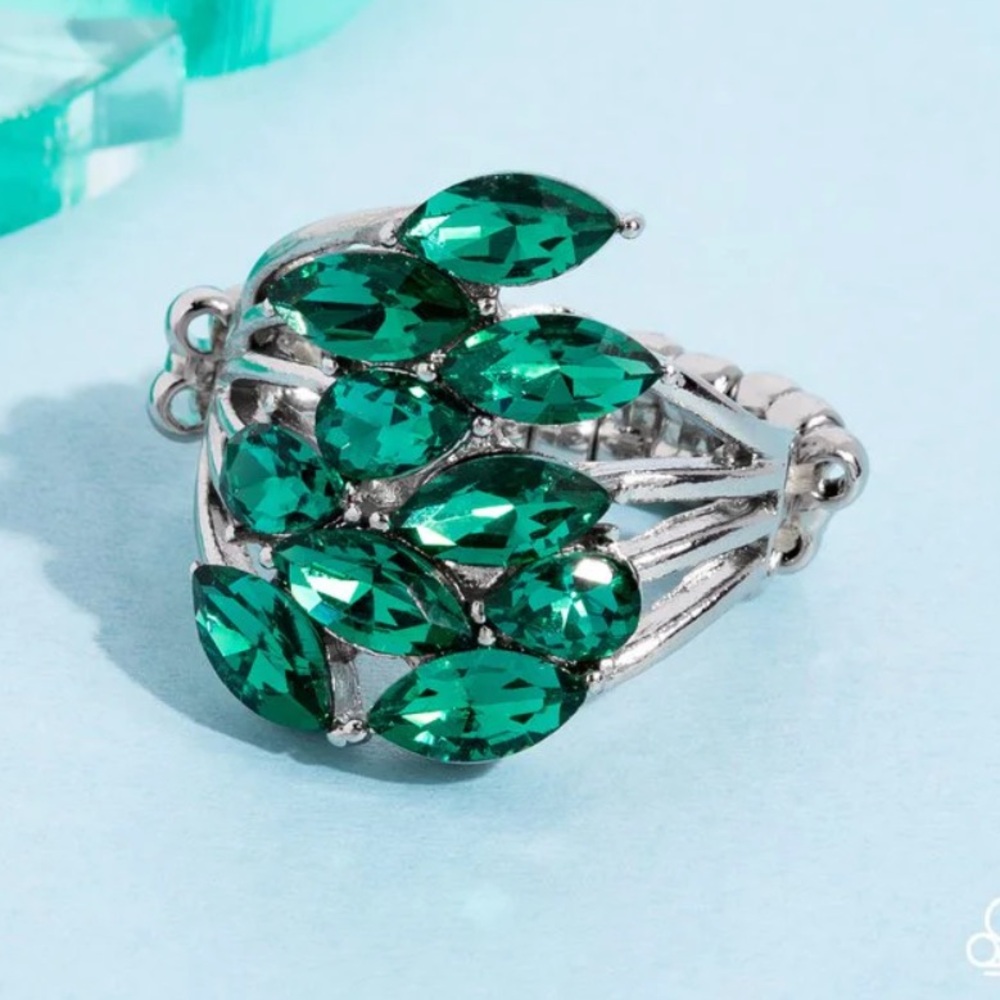 🟢💚🟢 “WAVE OF WHIMSEY” GREEN RING ~ PAPARAZZI❗️🟢💚🟢
